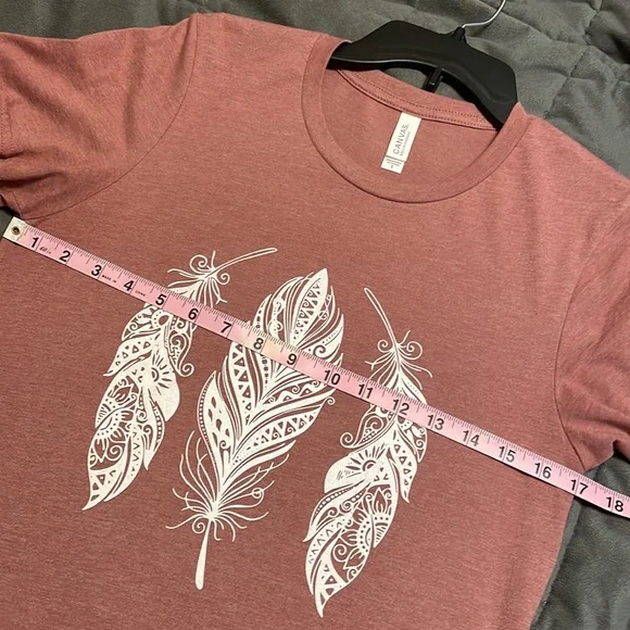 Graphic T-Shirt 🪶 - Picture 3 of 5